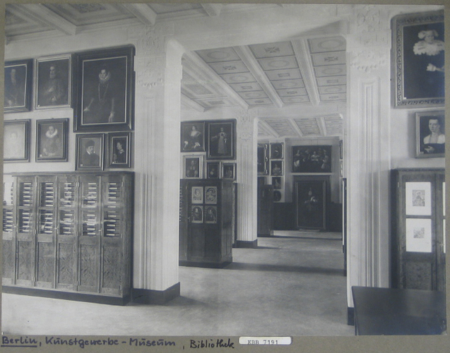 View of the reading room after the opening of the Lipperheide Costume Library in 1906